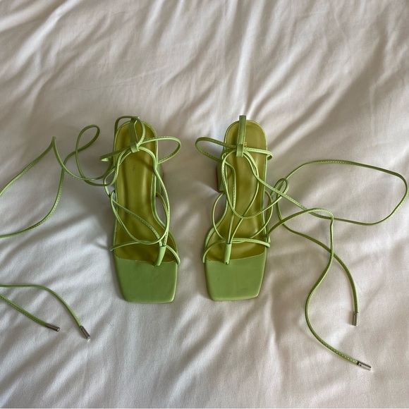 Gorgeous green lace up heels - Picture 2 of 6